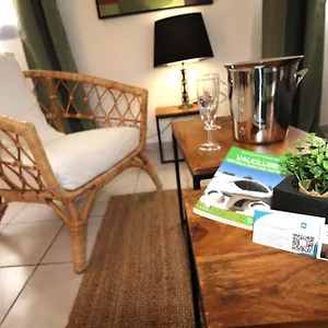 Pyramidhome By Les Bastidons De LʼIsle-sur-la-Sorgue